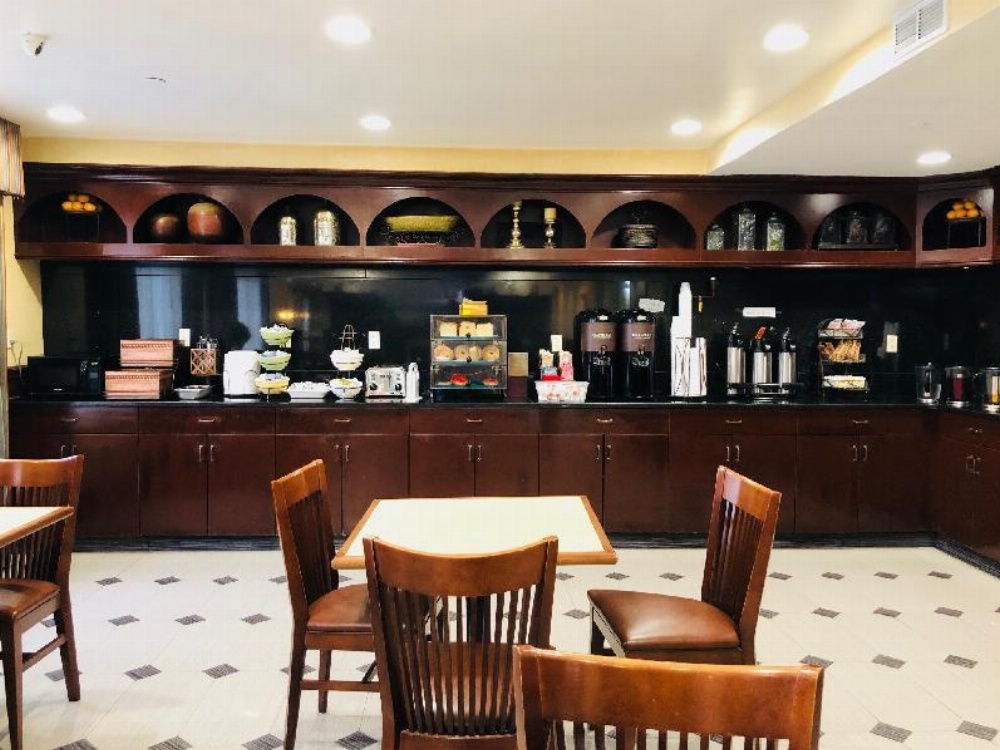 Queens County Inn and Suites Long Island City